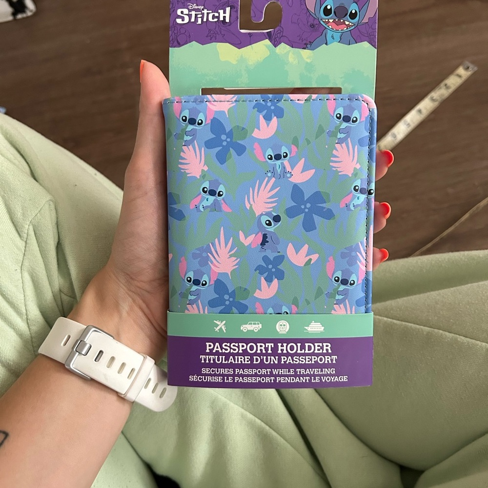 NWT Disney Stitch Floral Passport Holder